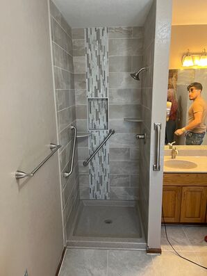 Before and After Bathroom Remodeling Services in Centennial, CO (2)